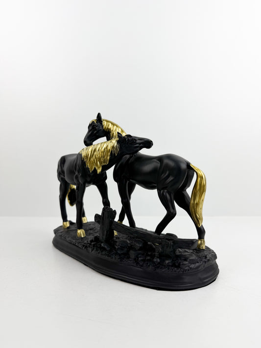 Sculpture élégante représentant un duo de chevaux noir