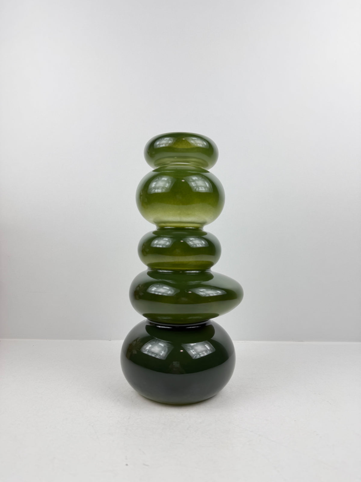 Vase en Céramique vert moderniste.