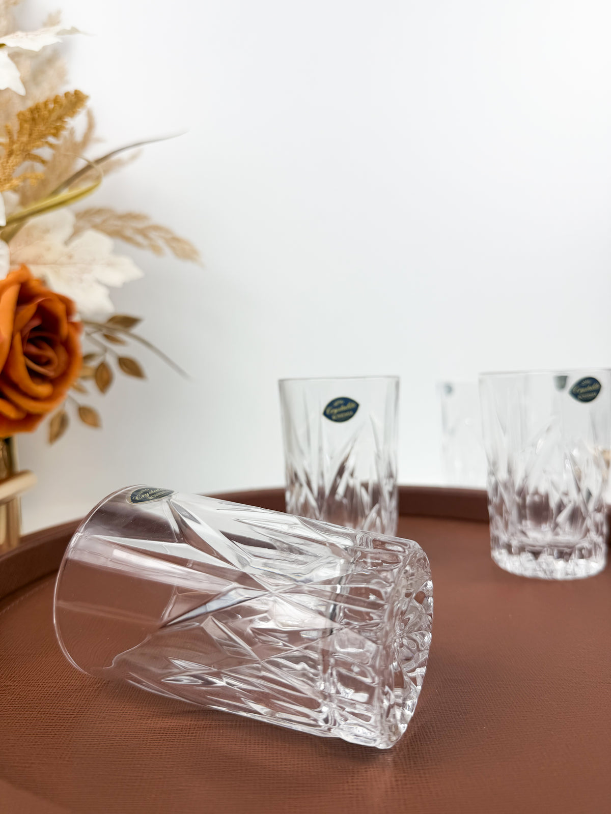 Service de six verres à thé transparents en cristal de haute qualité.