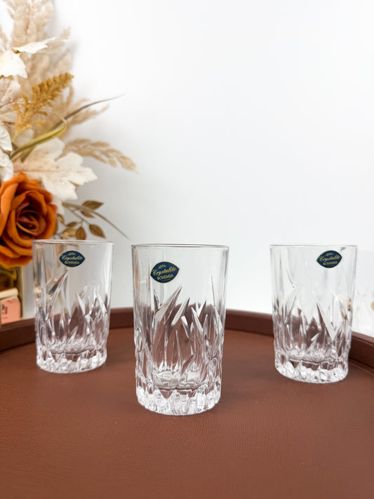 Service de six verres à thé transparents en cristal de haute qualité.