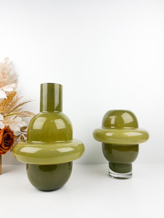 Duo de grands vases géométriques verts de décoration moderne et épurée