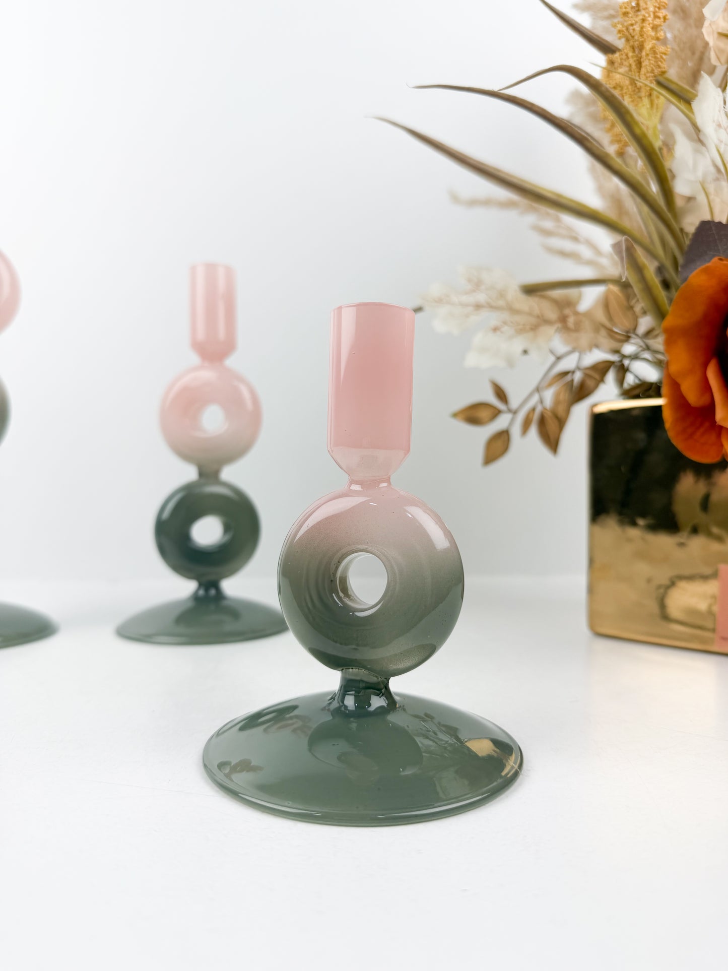 Bougeoirs tendance avec dégradé de couleurs rose et vert