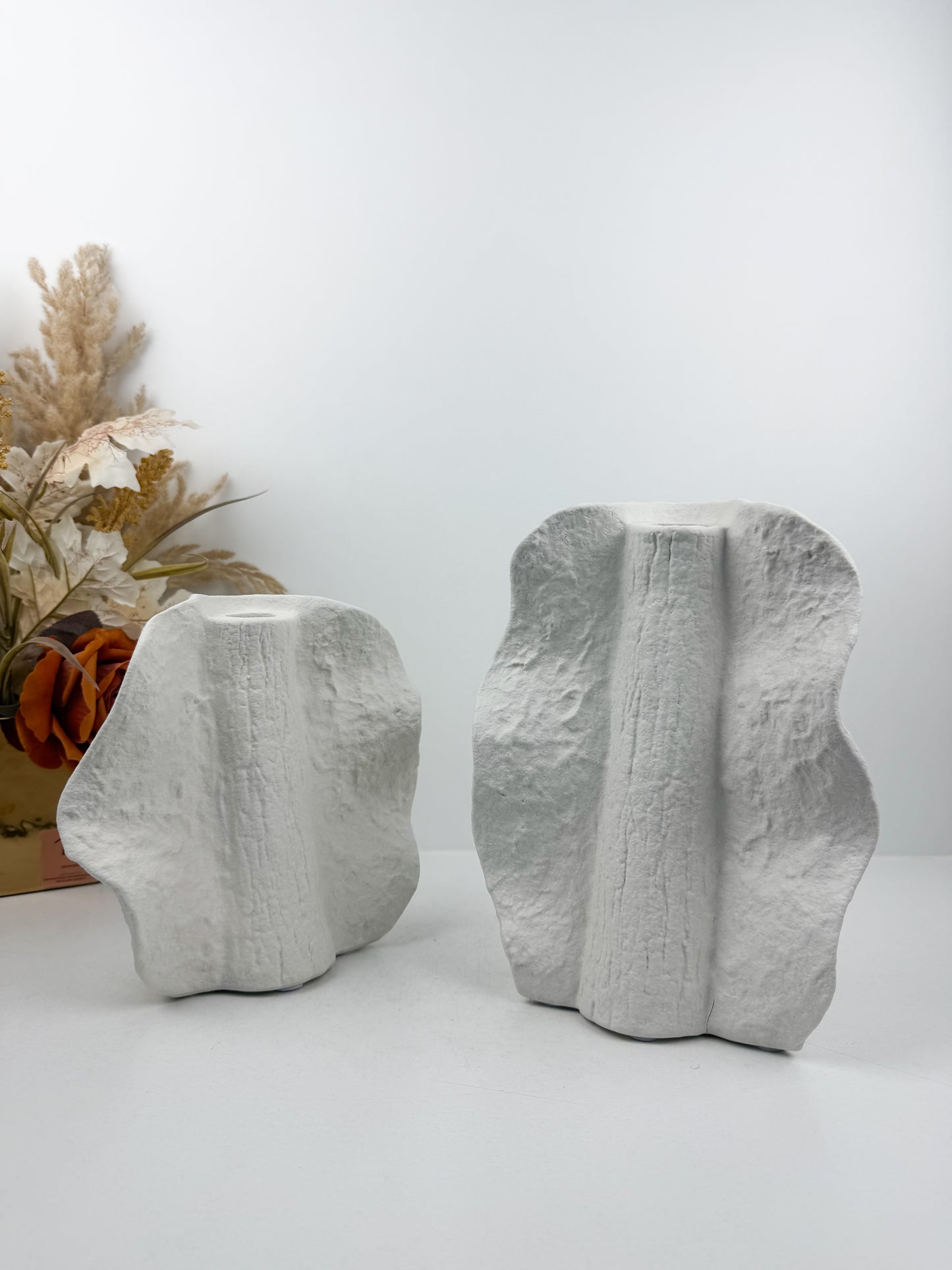 Duo de vases blanc sculptural pour sublimer vos fleurs séchées