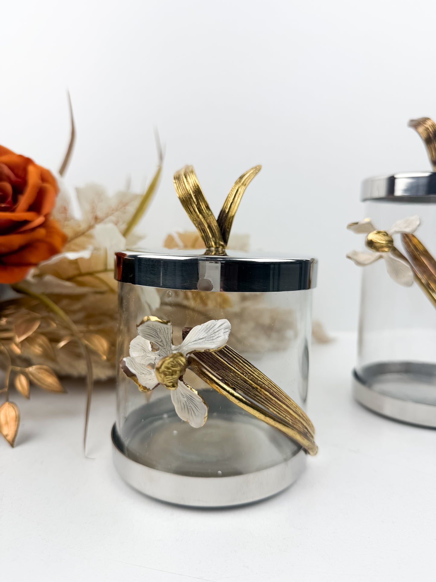 Ensemble de bonbonnières en verre et métal