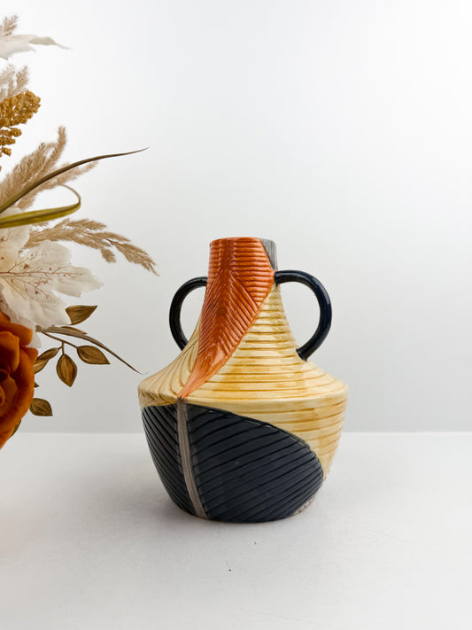 Vase Sculptural en céramique élégant.