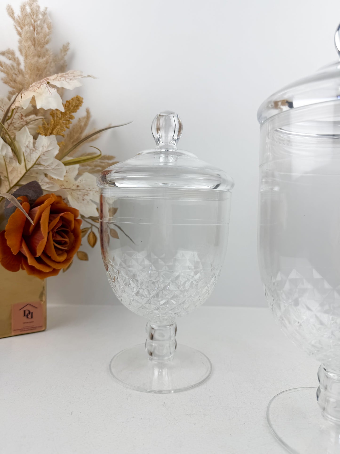 Duo de bonbonnières en acrylique transparent, parfait pour présenter vos bonbons avec élégance.