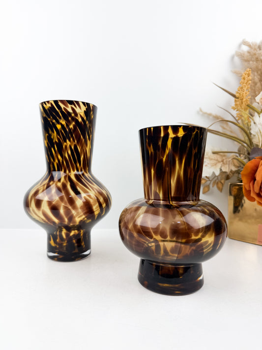 Duo de vases sculpturaux marron très chic