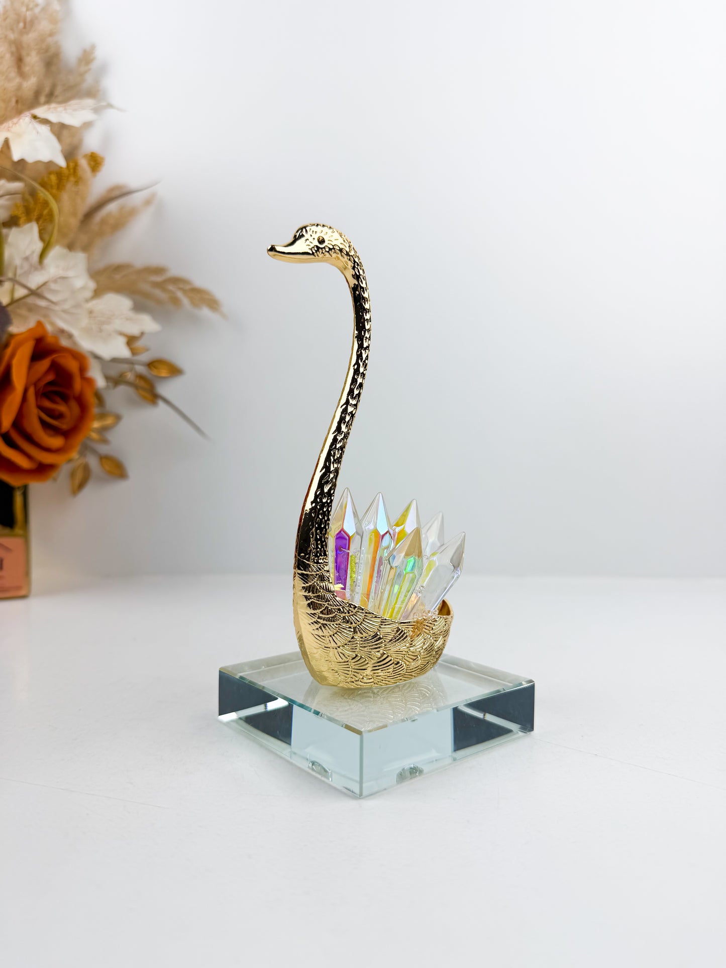 Figurine représente un cygne décoratif en cristal doré