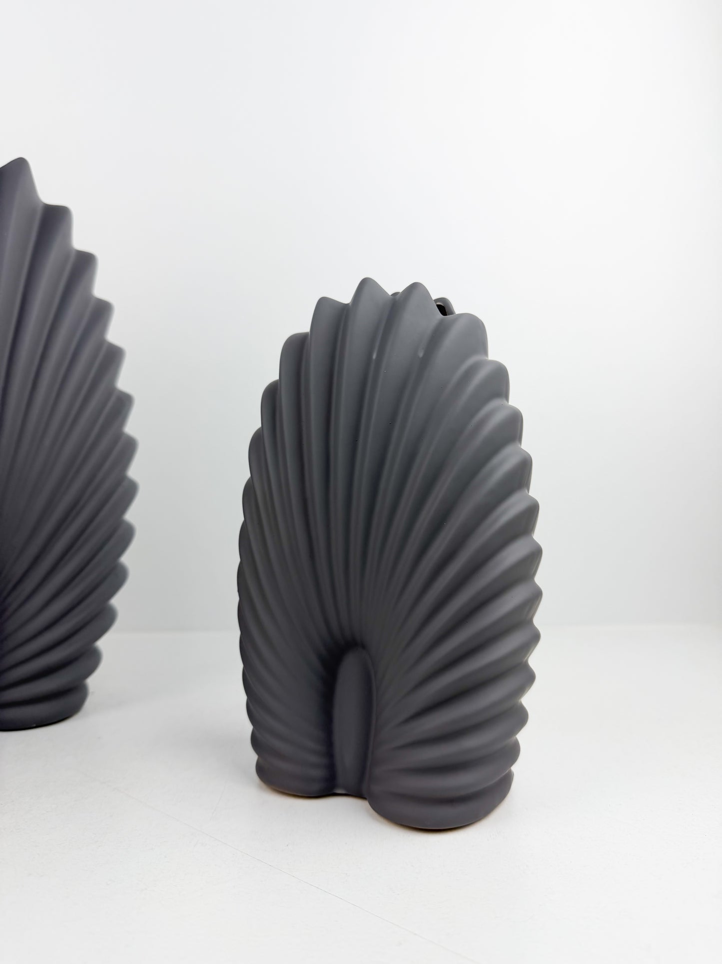 Duo de vases en forme de coquillage