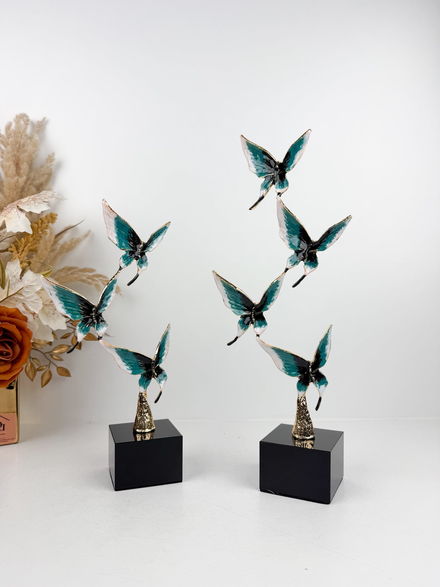 Sculptures décoratives de papillons stylisés  modernes incarnant l'élégance