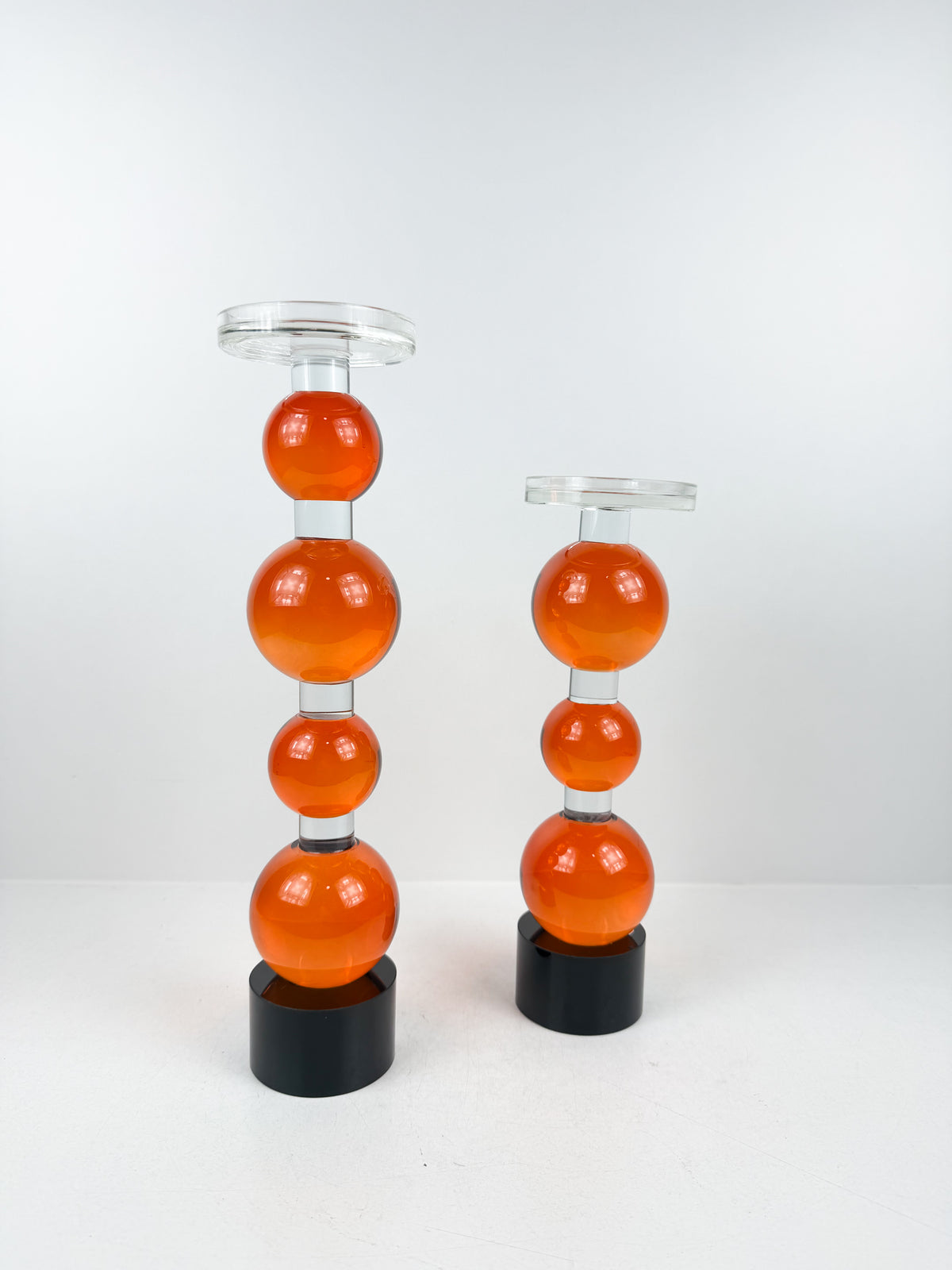 Duo de sculptures aux formes de bulles en céramique élégants.