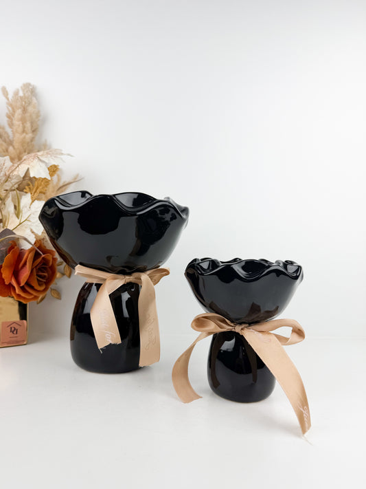 Duo vases moderne avec un col resserré, imitant la forme d'un bouquet lié par un ruban/noir