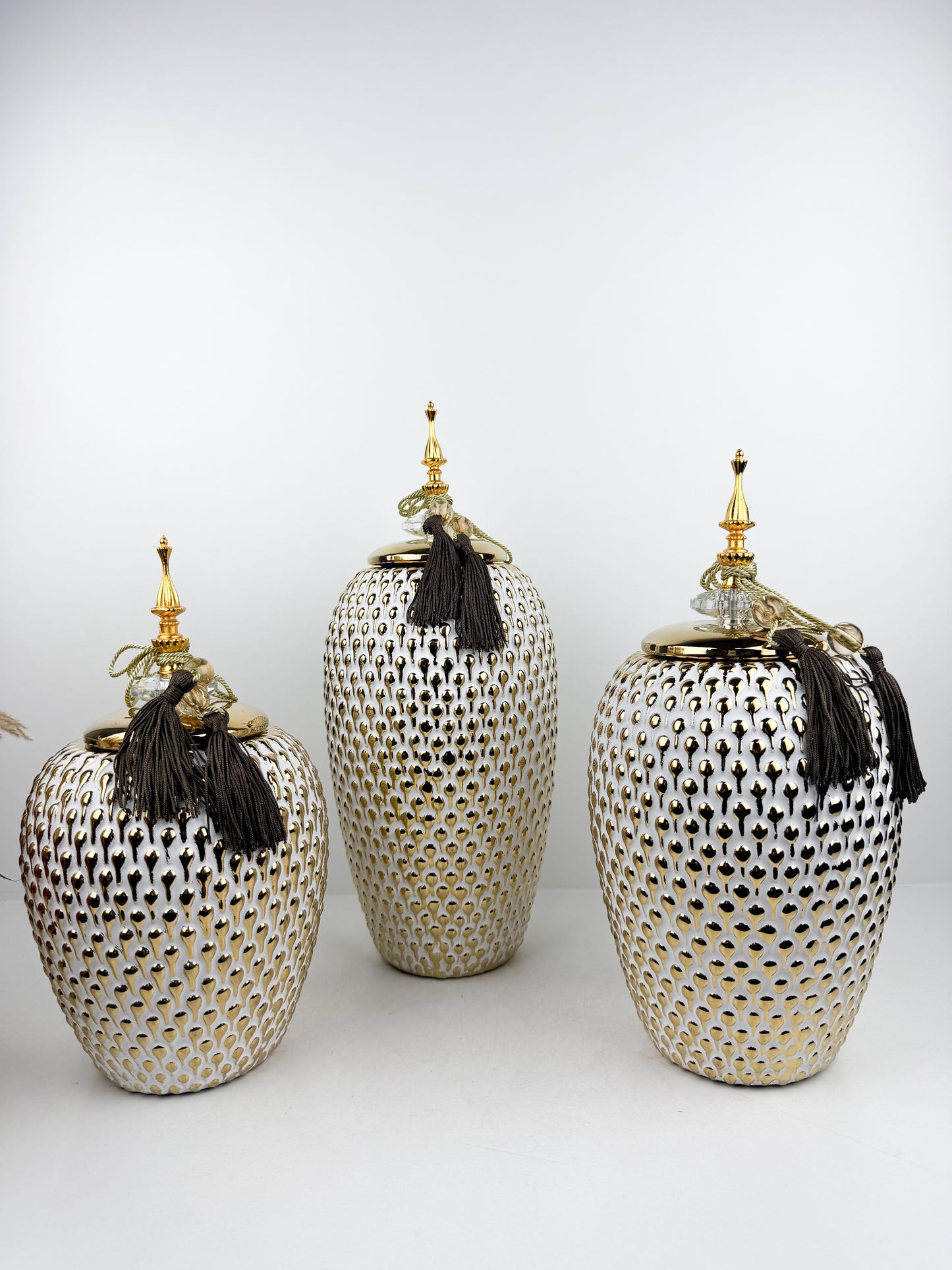 Trio de vases décoratives en céramique au design épuré traditionnel