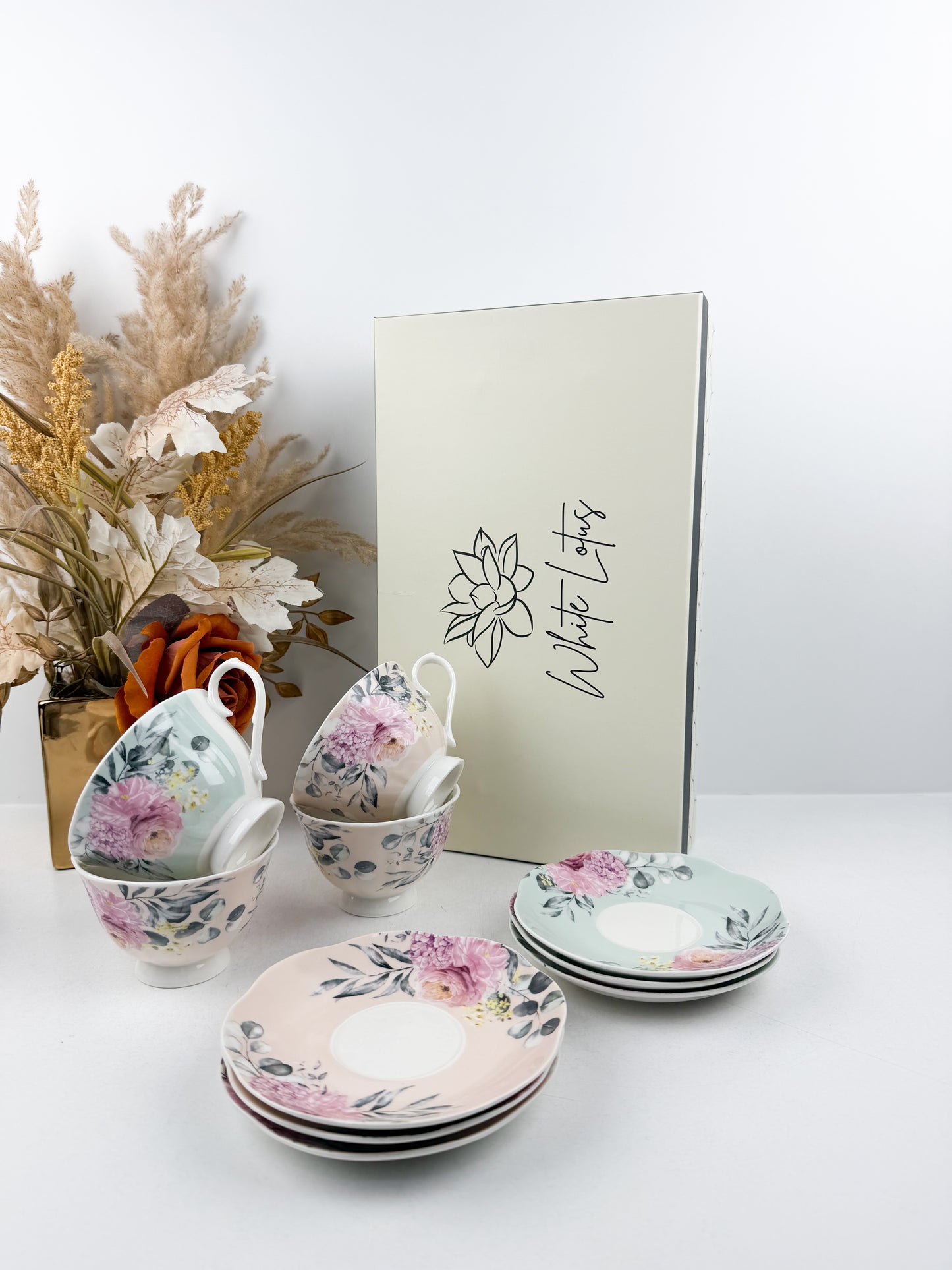 Service de six tasses et six sous-tasses à café au lait en porcelaine de luxe floral