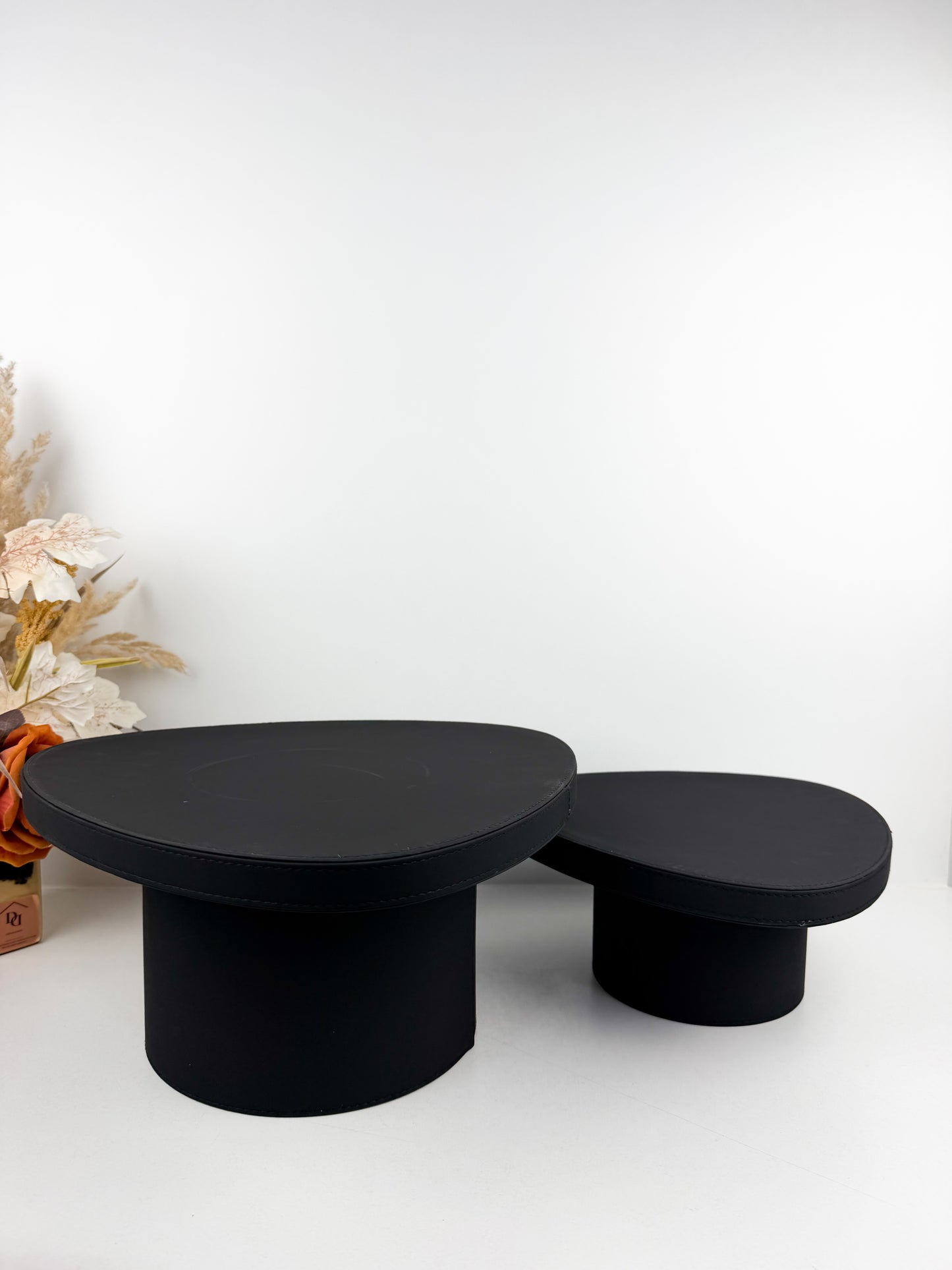 Supports décoratifs de présentation en cuir de haute qualité en forme de triangle