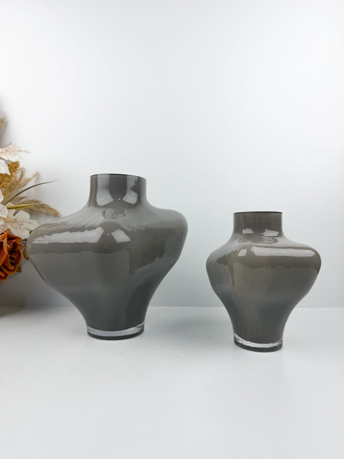 Duo de vases géométriques aux lignes épurées et modernes