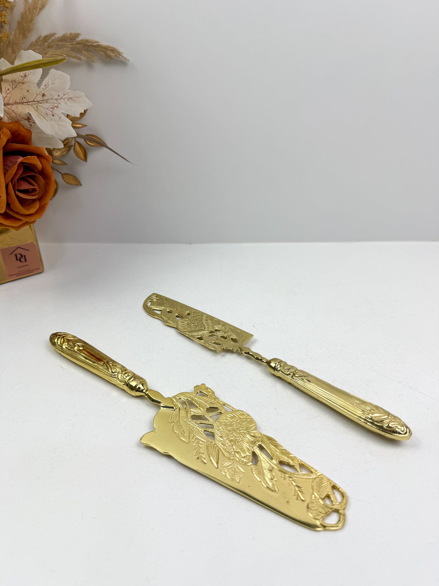 Ensemble couteau et pelle  à gâteau royal doré florale