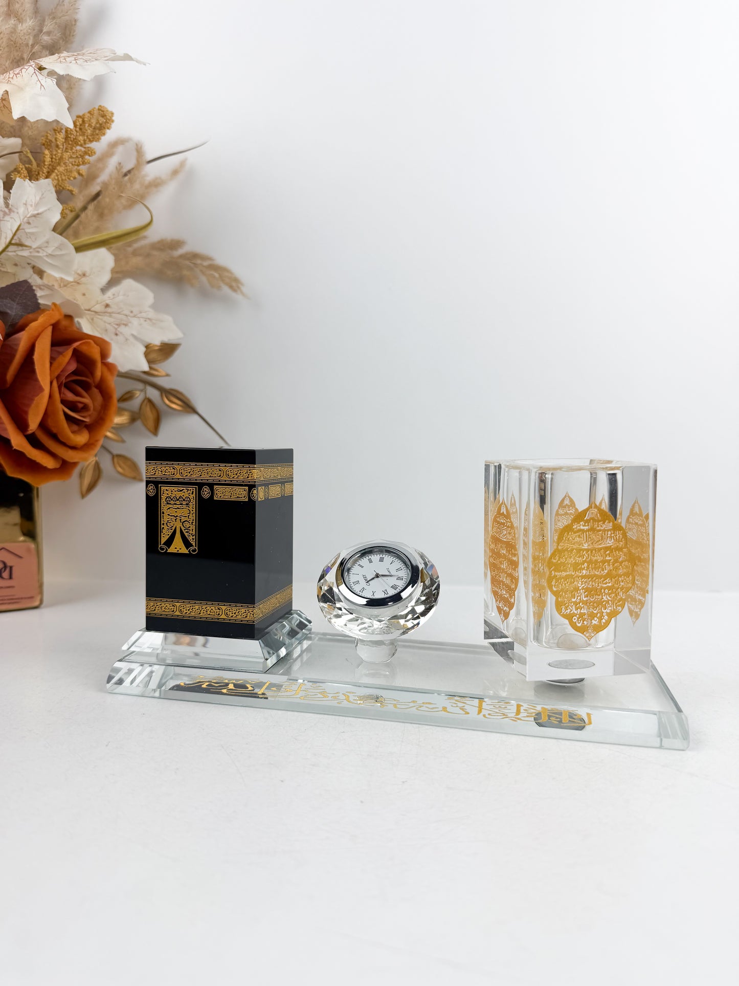 Modèle Kaaba en cristal élégant et raffiné avec petite horloge sur le socle cristal