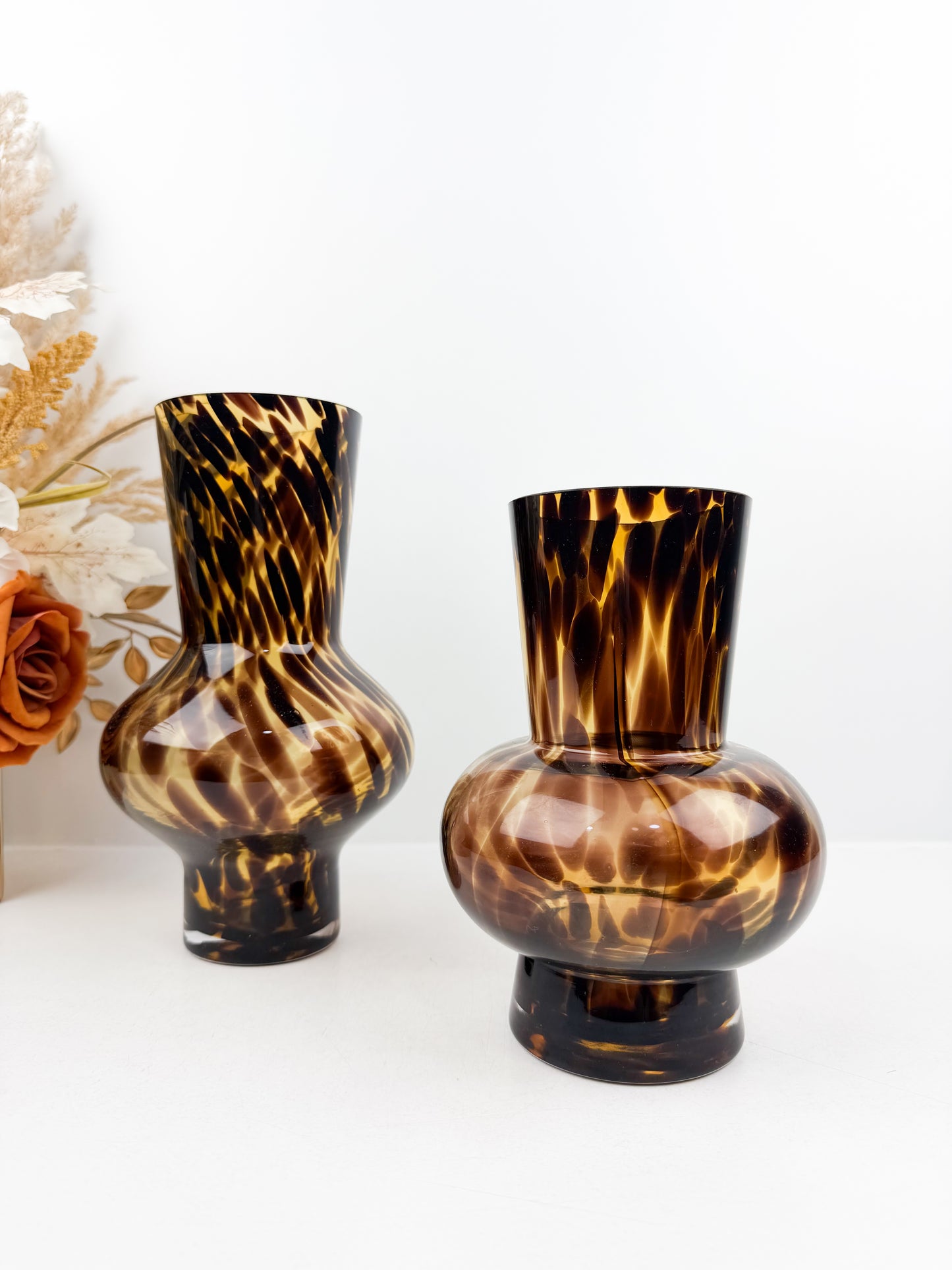 Duo de vases sculpturaux marron très chic