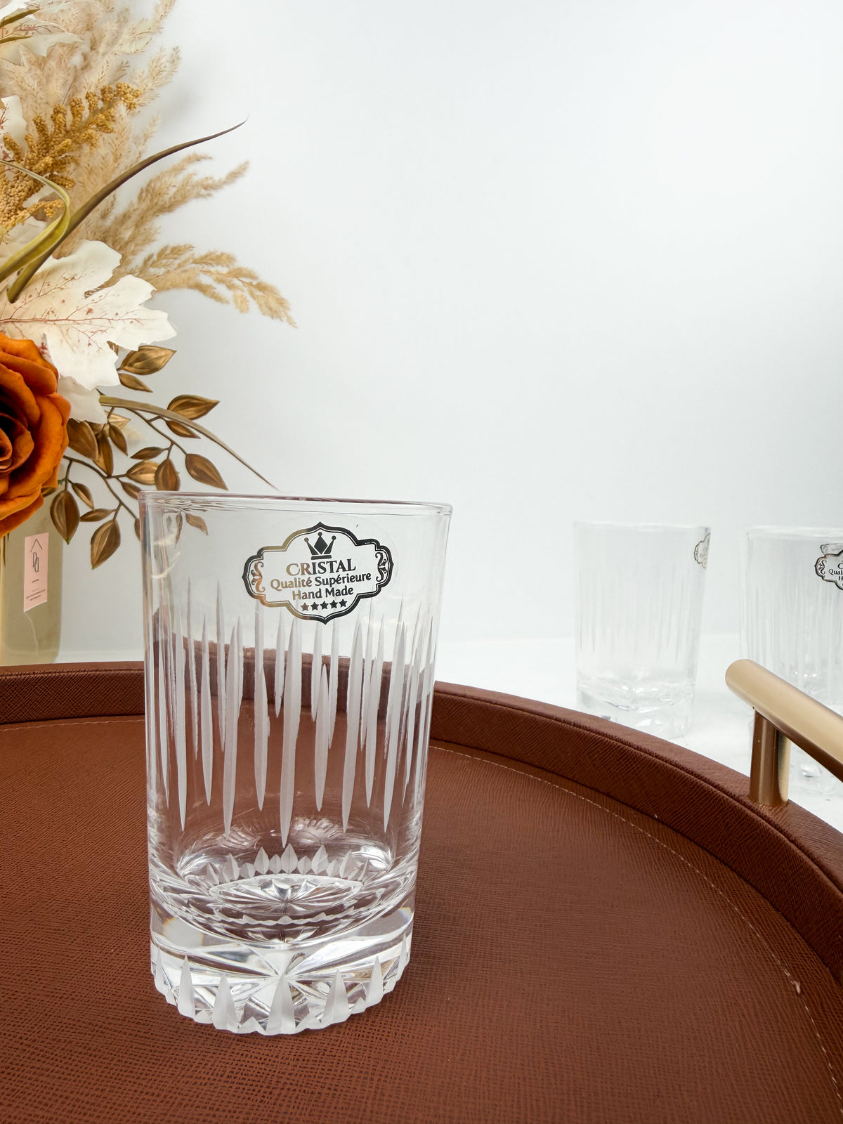 Ensemble de six tasses de thé prestige confectionnées en cristal supérieur.