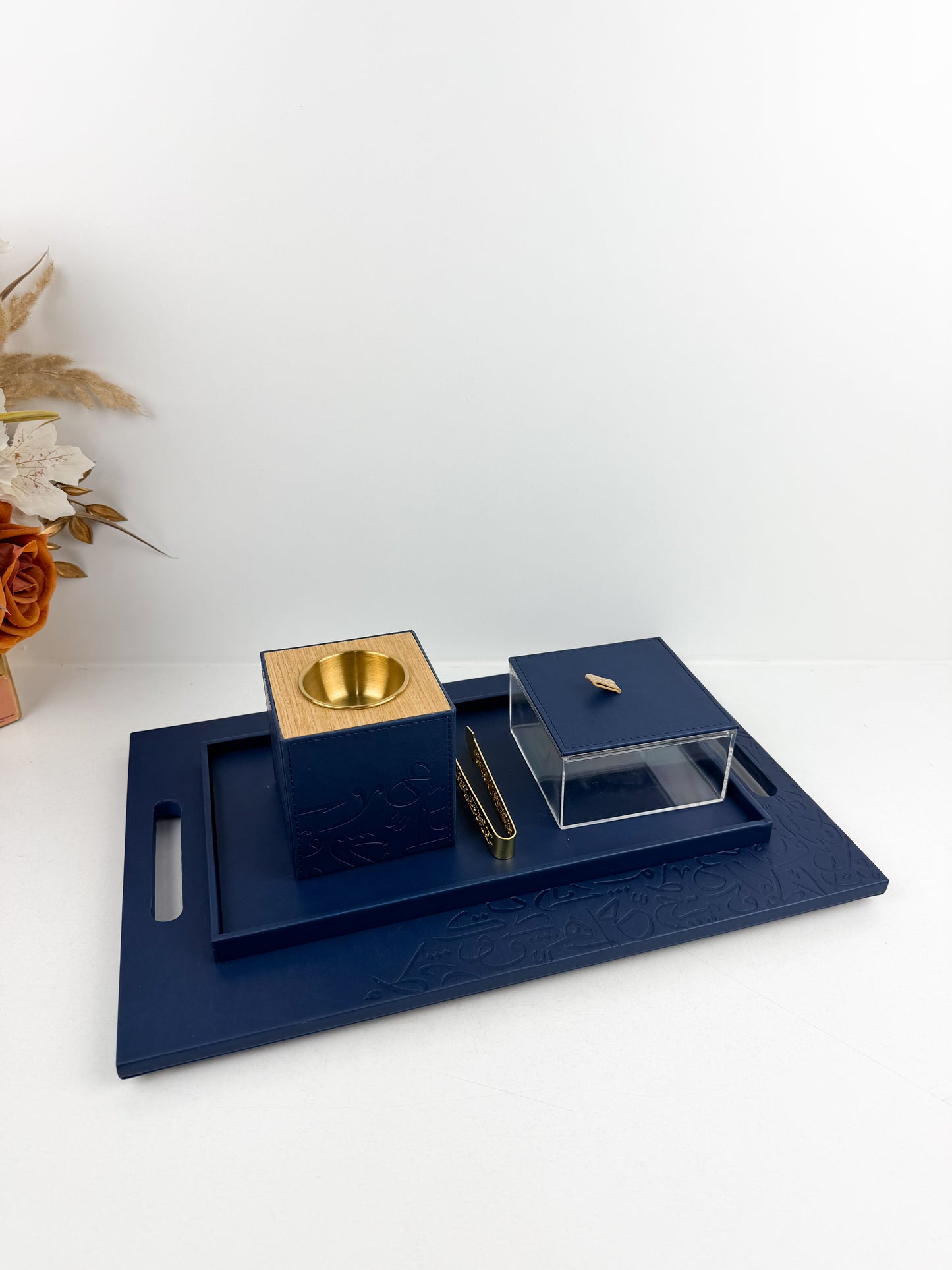 Encensoir élégant  d'un plateau en cuir décoratif rectangulaire aux lignes épurées