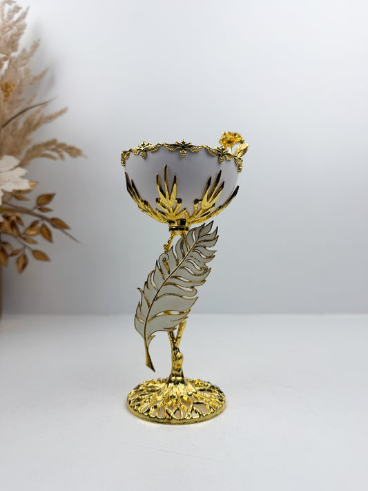 Encensoir de luxe blanc et dorée avec des détails de plume