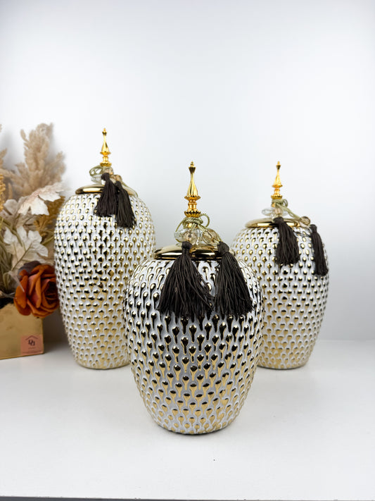 Trio de vases décoratives en céramique au design épuré traditionnel