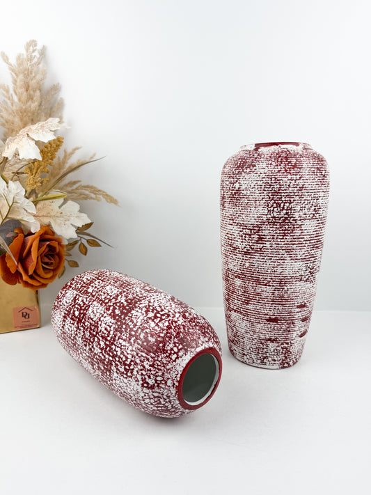 Duo de vases aux teintes rouge et blanc