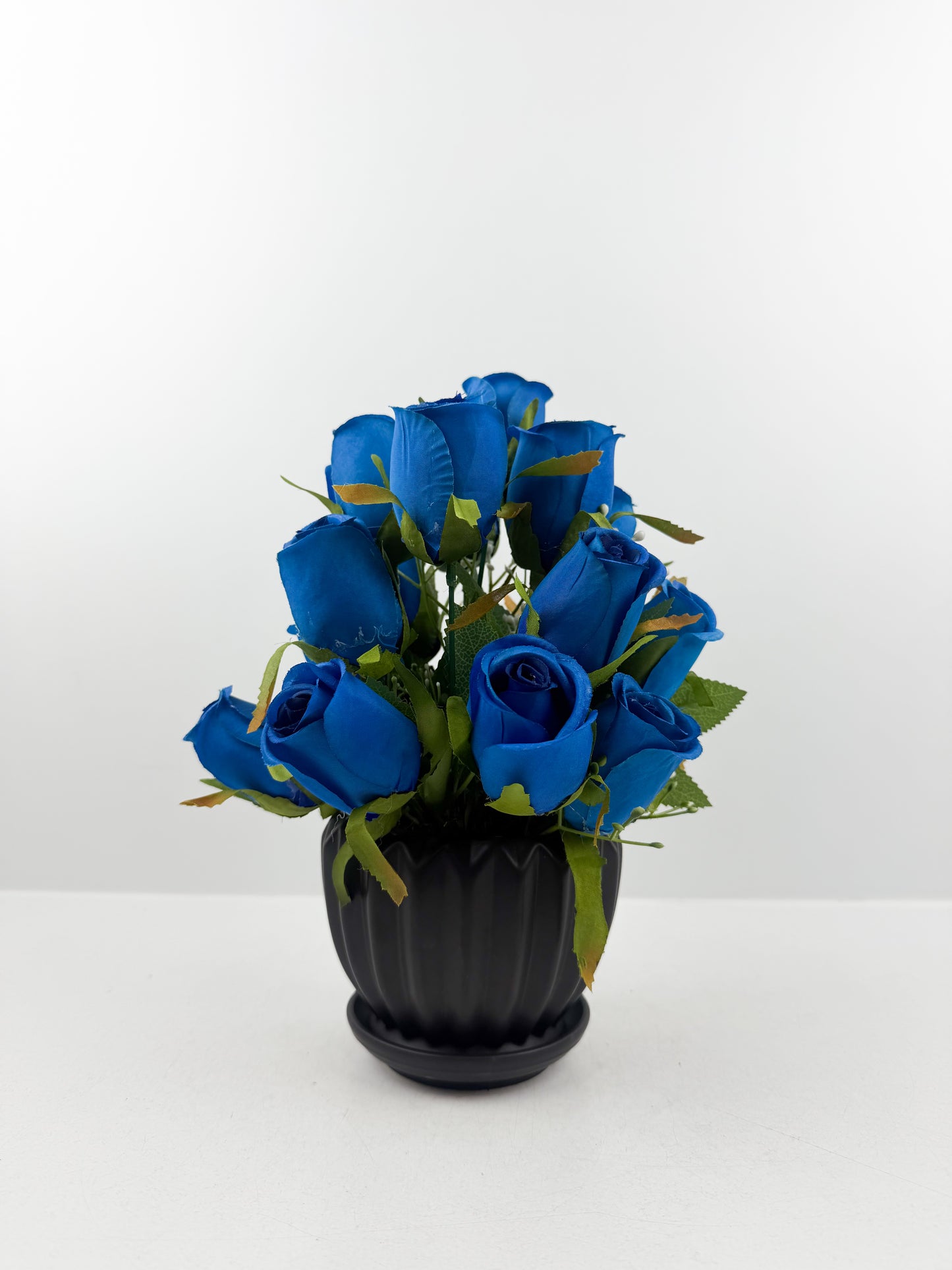 Fleurs artificielles bleu élégant pour vase en céramique noir haut de gamme
