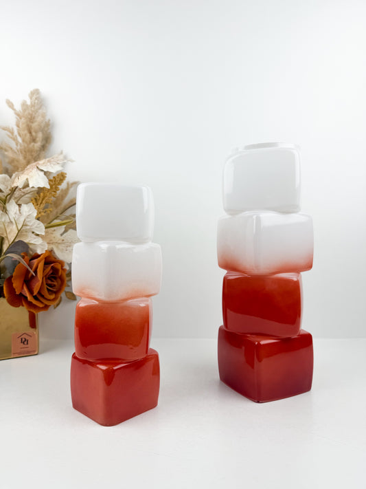 Duo de vases aux formes géométriques épurées