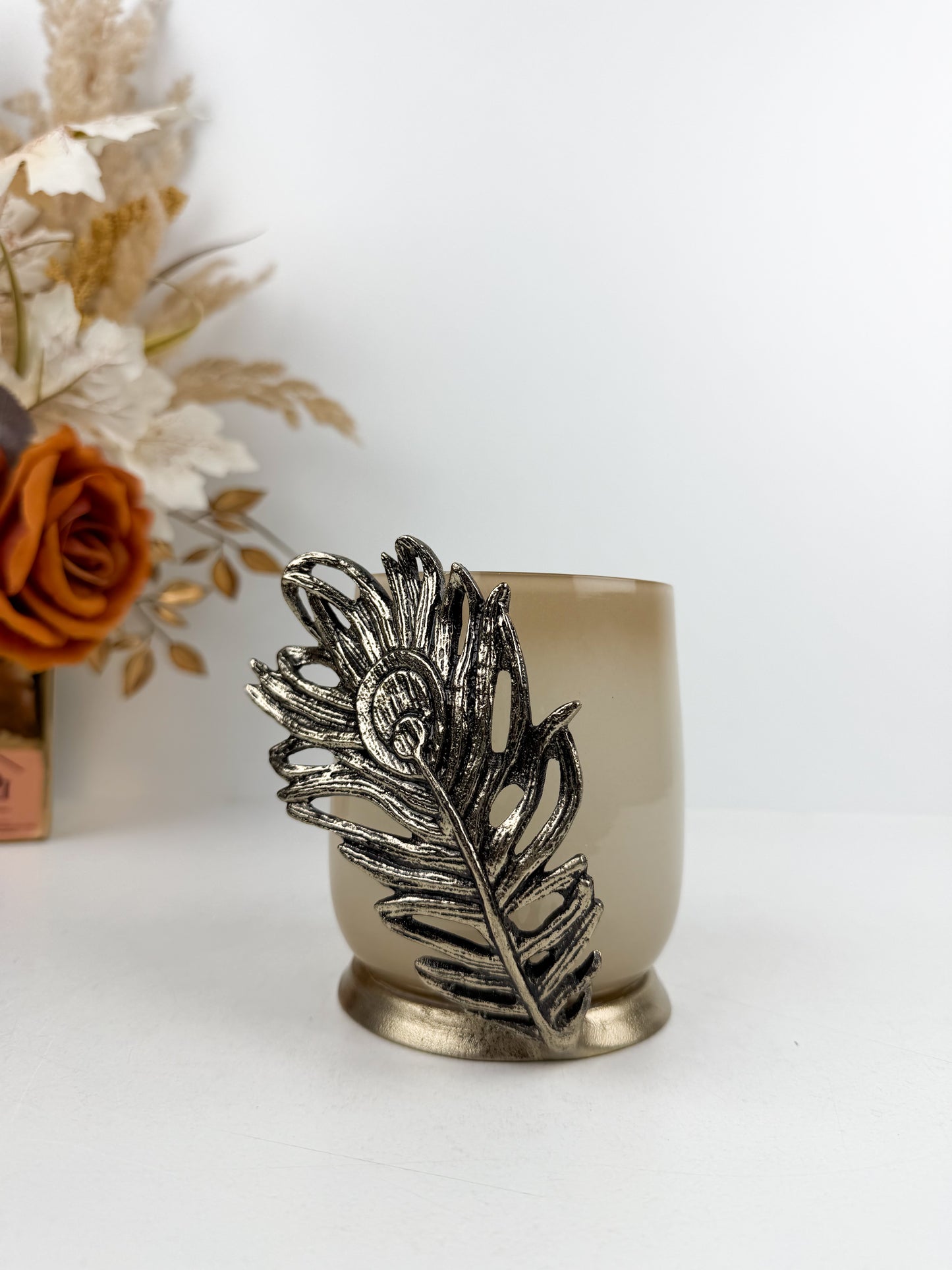 Pot décorative élégante avec une plume de luxe en cuivre