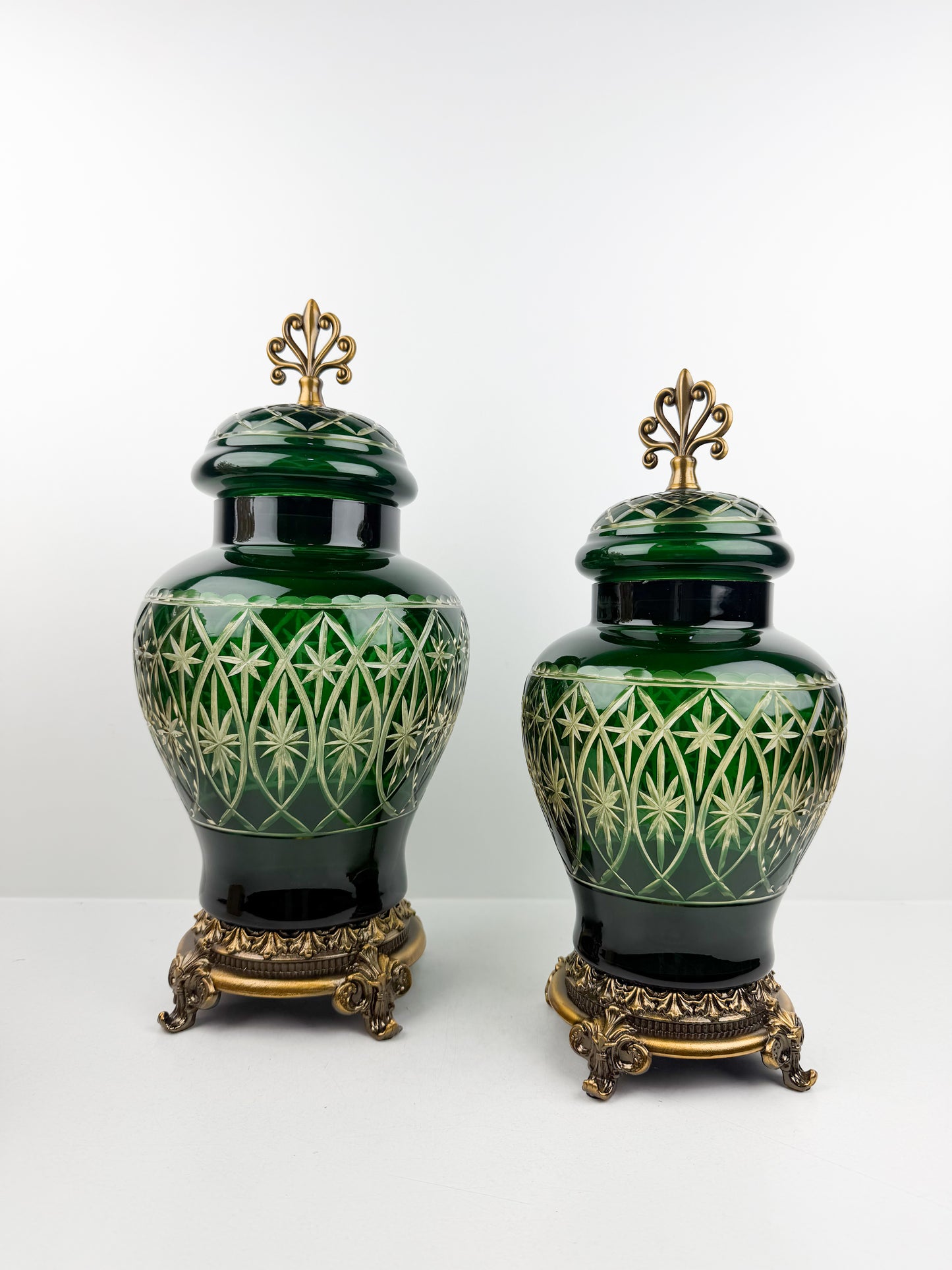 Vase couvert royal élégant en cristal vert
