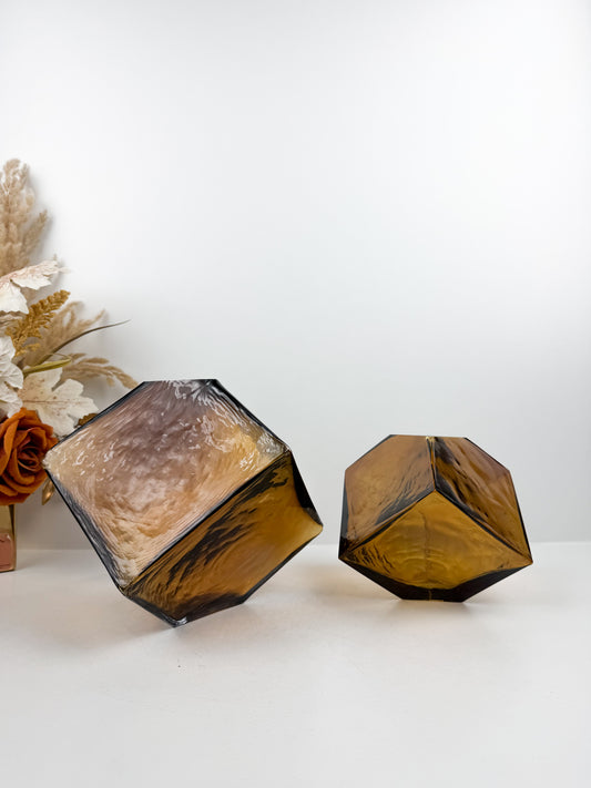 Duo de vases Décoratifs géométriques marron ambré.