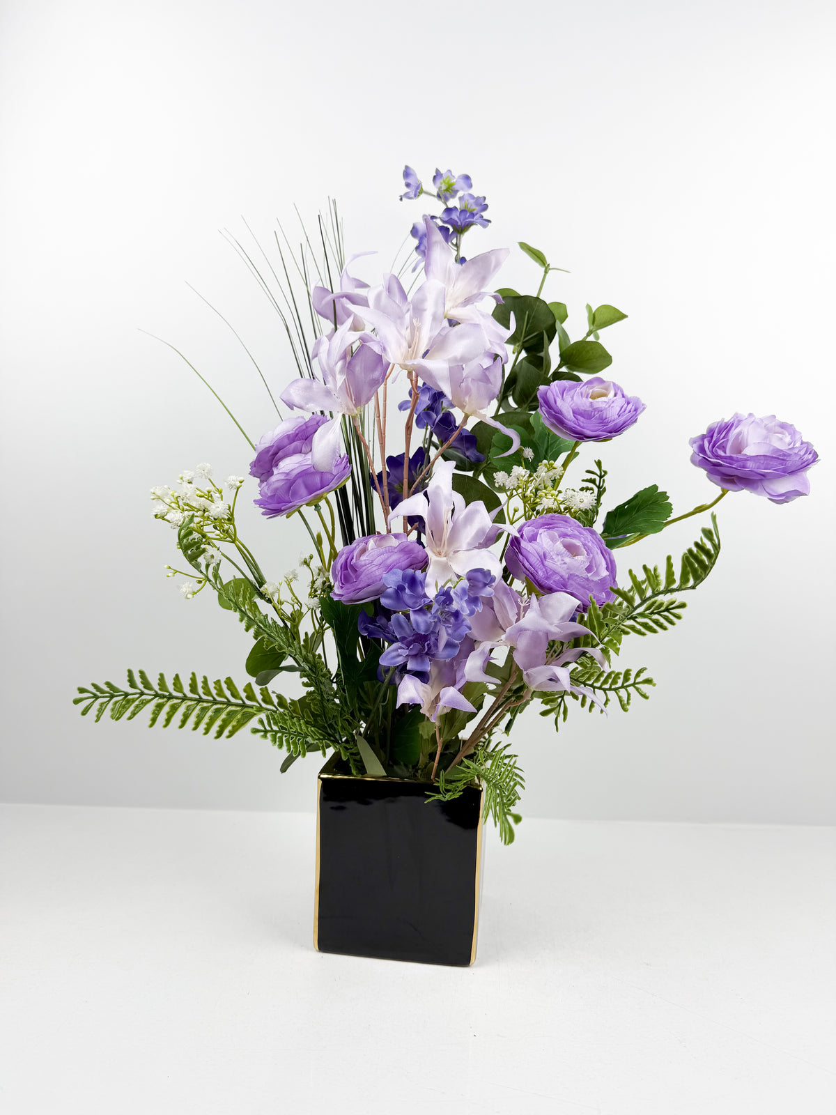 Fleurs artificielles violet d'une élégance intemporelle.