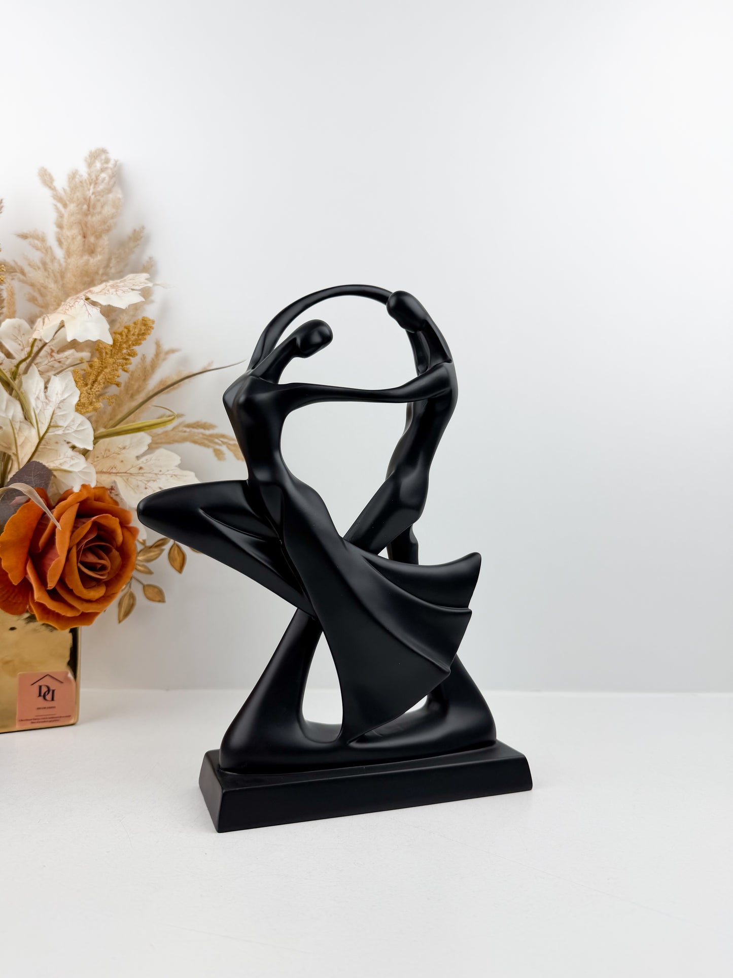 Statue Décorative en résine  – L'Élégance du Mouvement