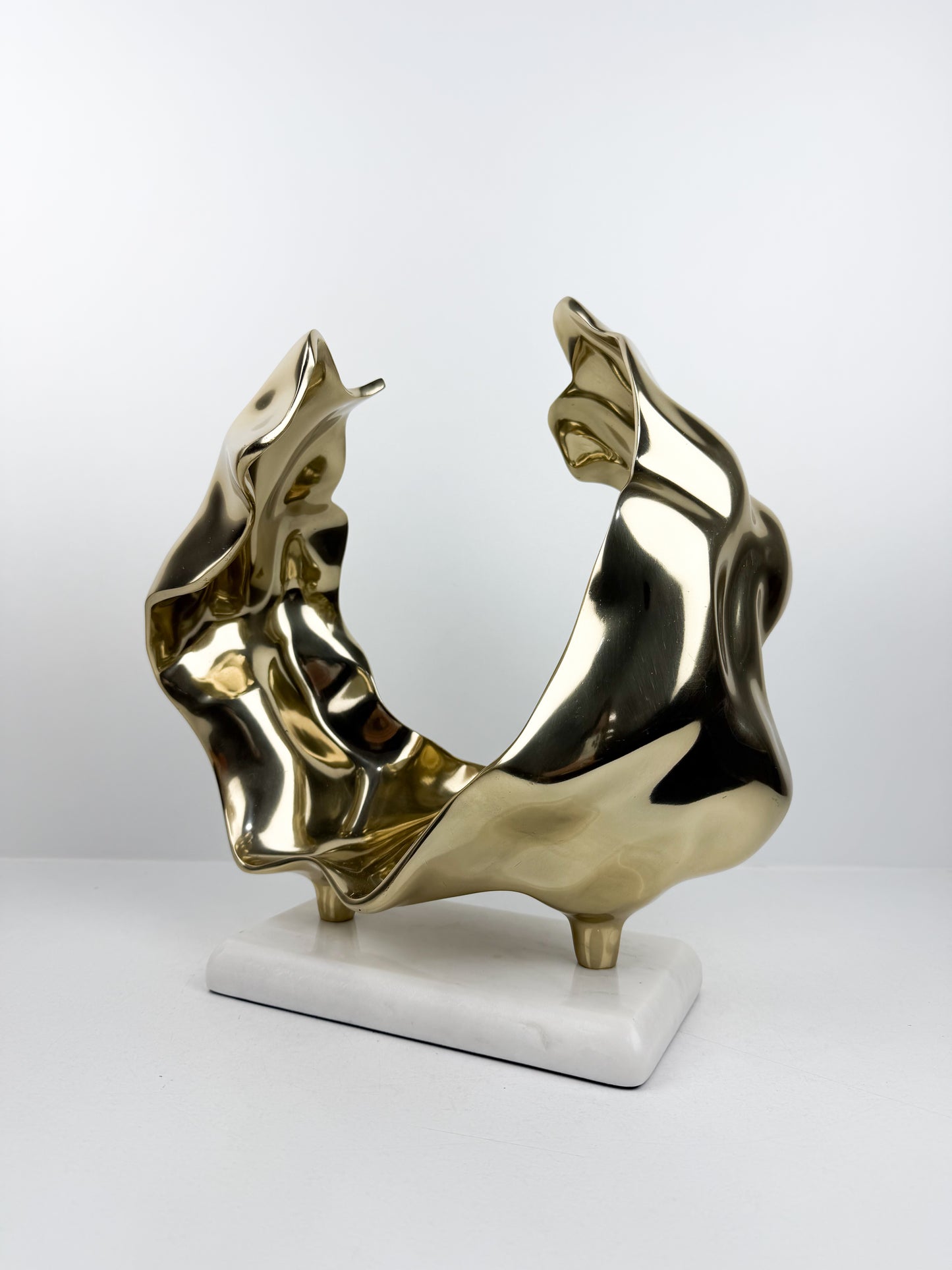 Sculpture décorative en métal doré