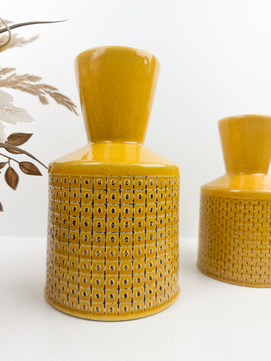 Duo de Vases Artisanaux en Céramique Jaune Moutarde