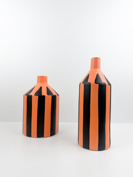 Duo de vases en céramique au design affirmé