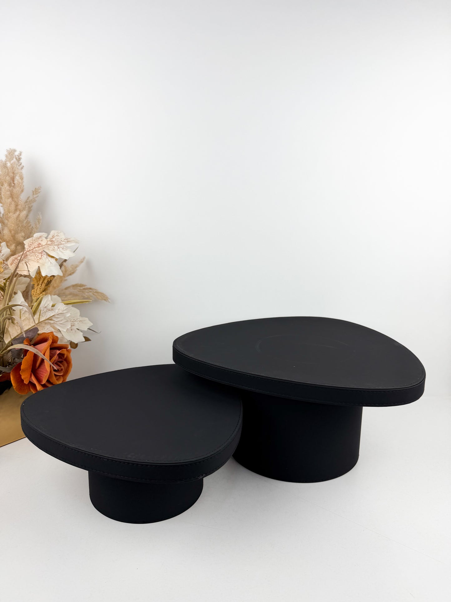 Supports décoratifs de présentation en cuir de haute qualité en forme de triangle