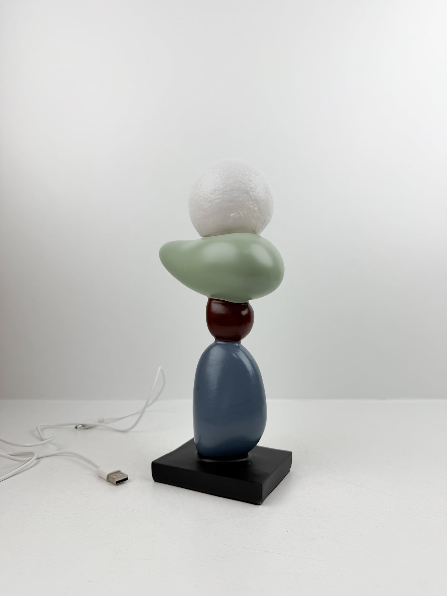 Lampe à Poser Sculpturale élégante.