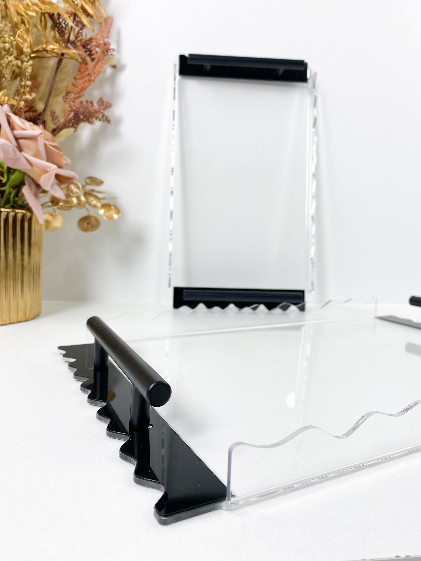Set deux plateaux en plexiglass