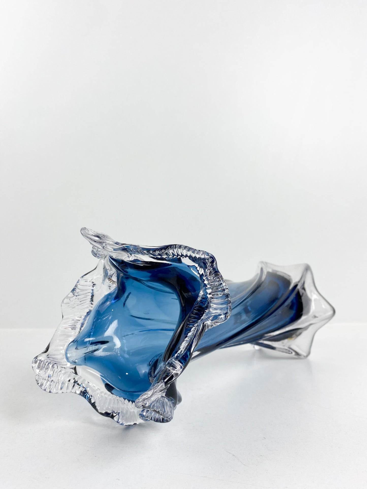 Vase bleu chic et moderne