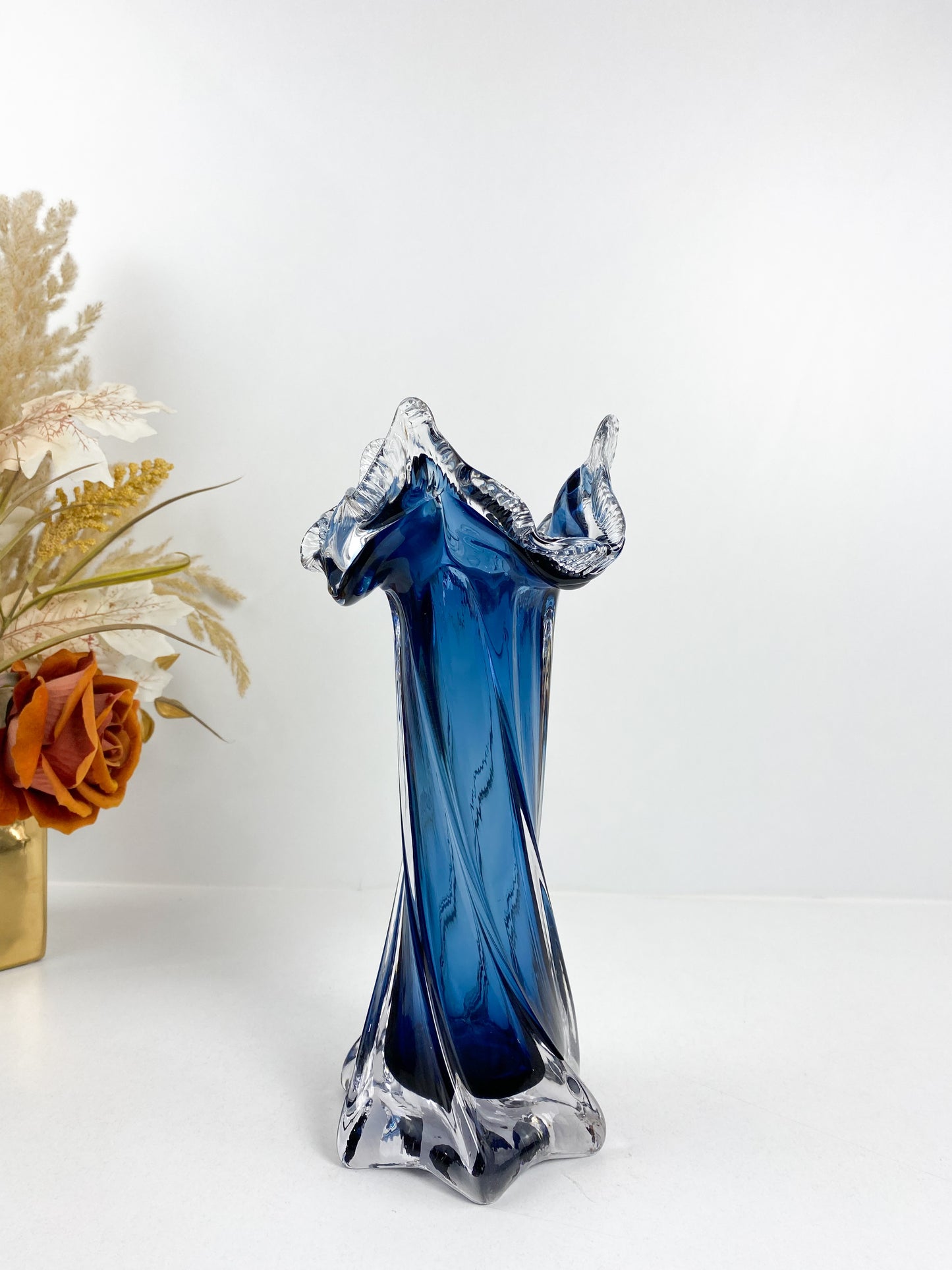 Vase bleu chic et moderne