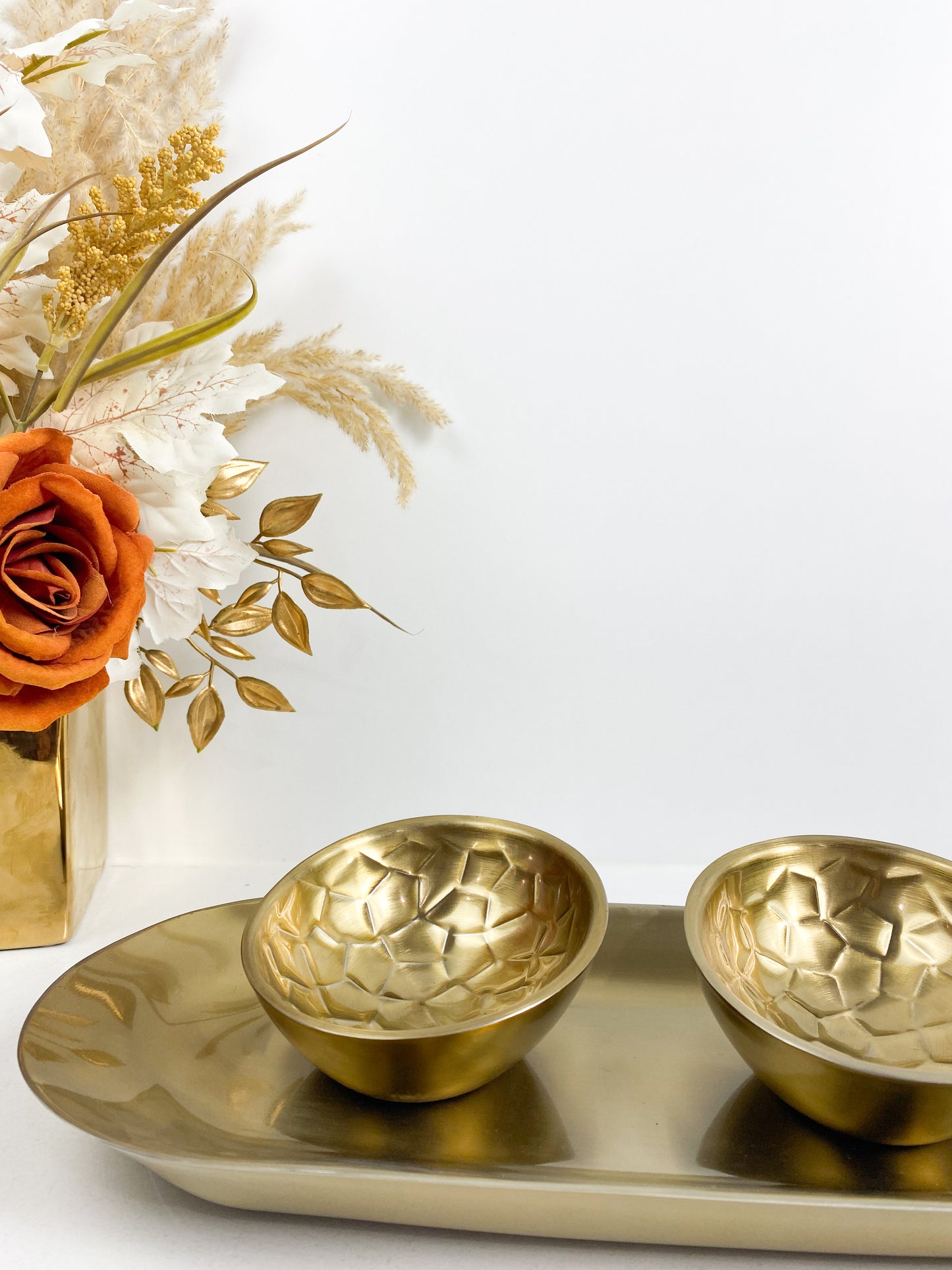 Présentoir gold avec trois bols