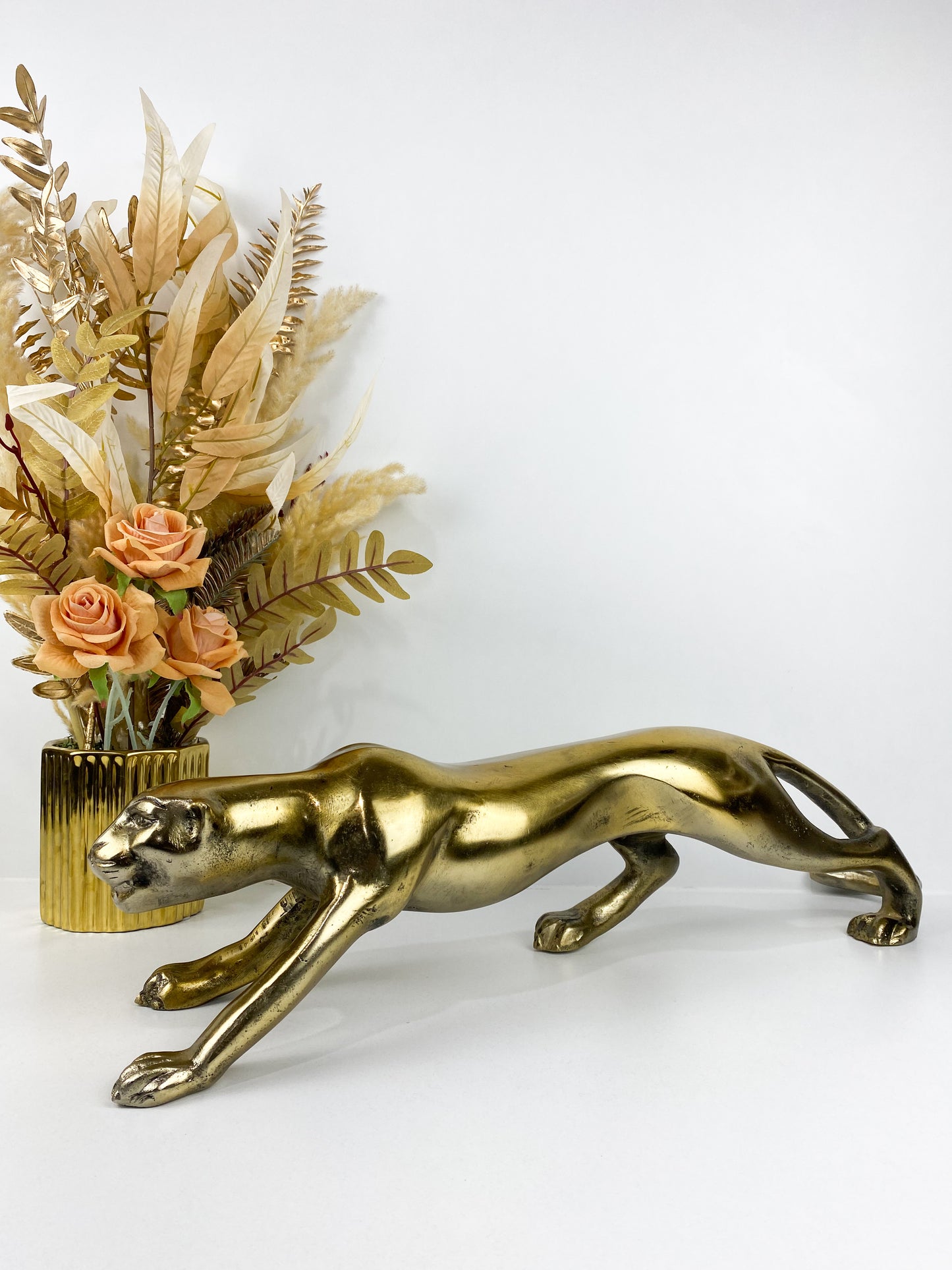 Décor -Sculpture abstraite de panthère dorée