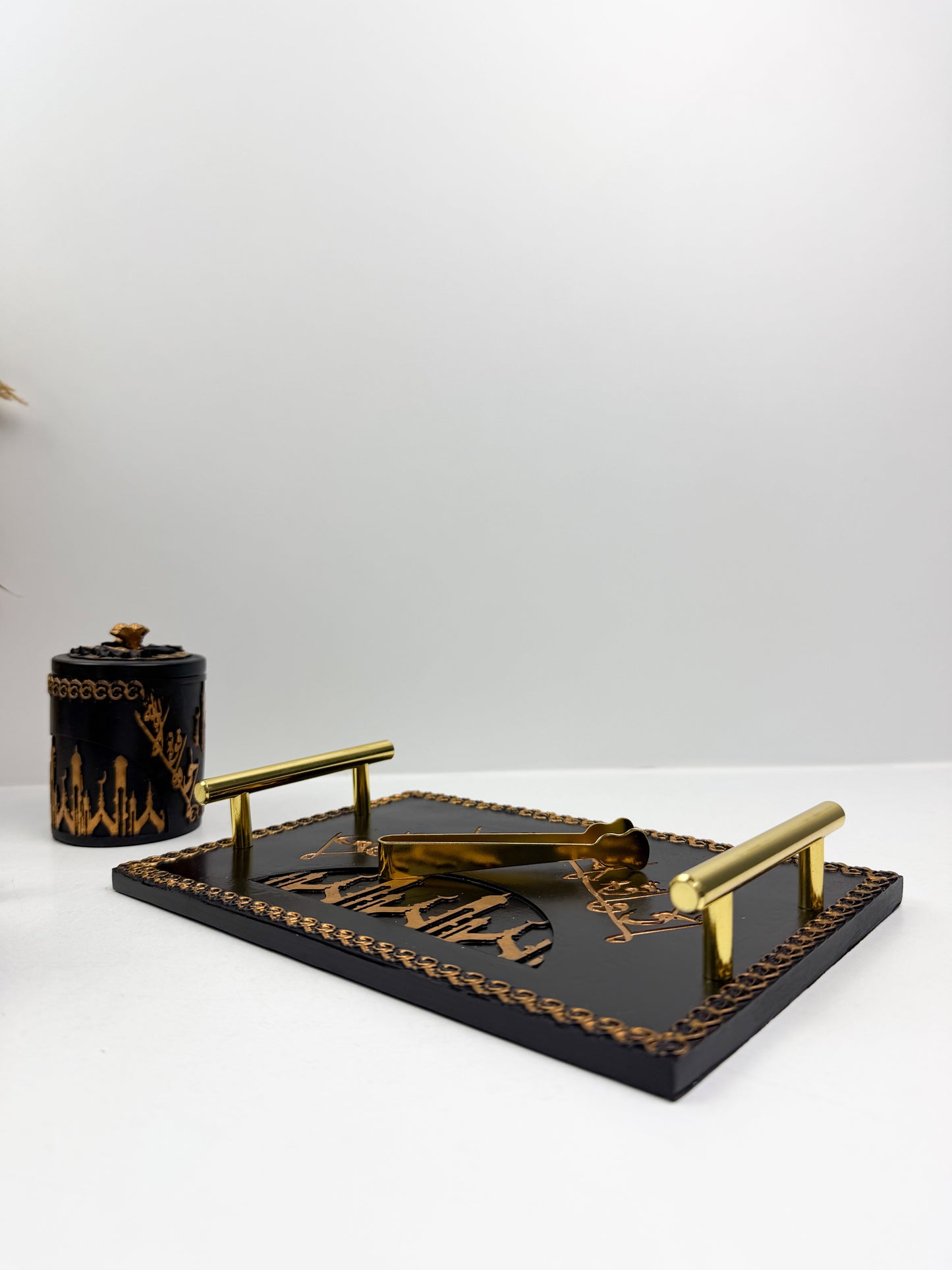 Brûleur d'encens noir/ marron avec motif dorée