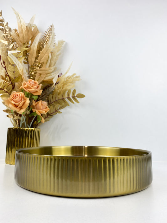 Plateau rond dore a motif tricoté