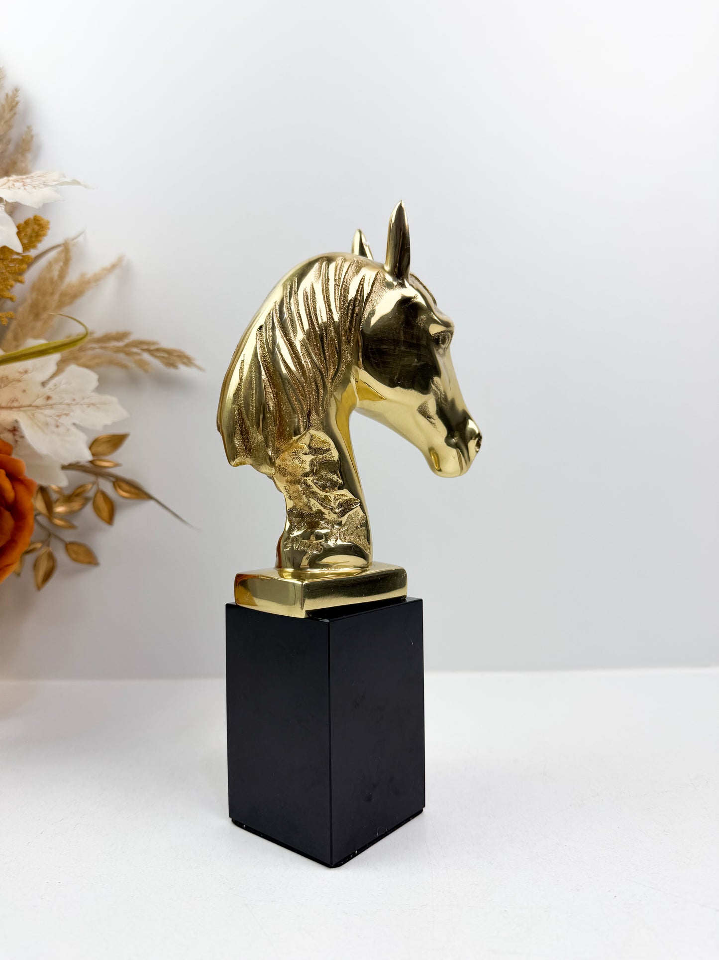 Statue de tête de cheval en dorée moderne