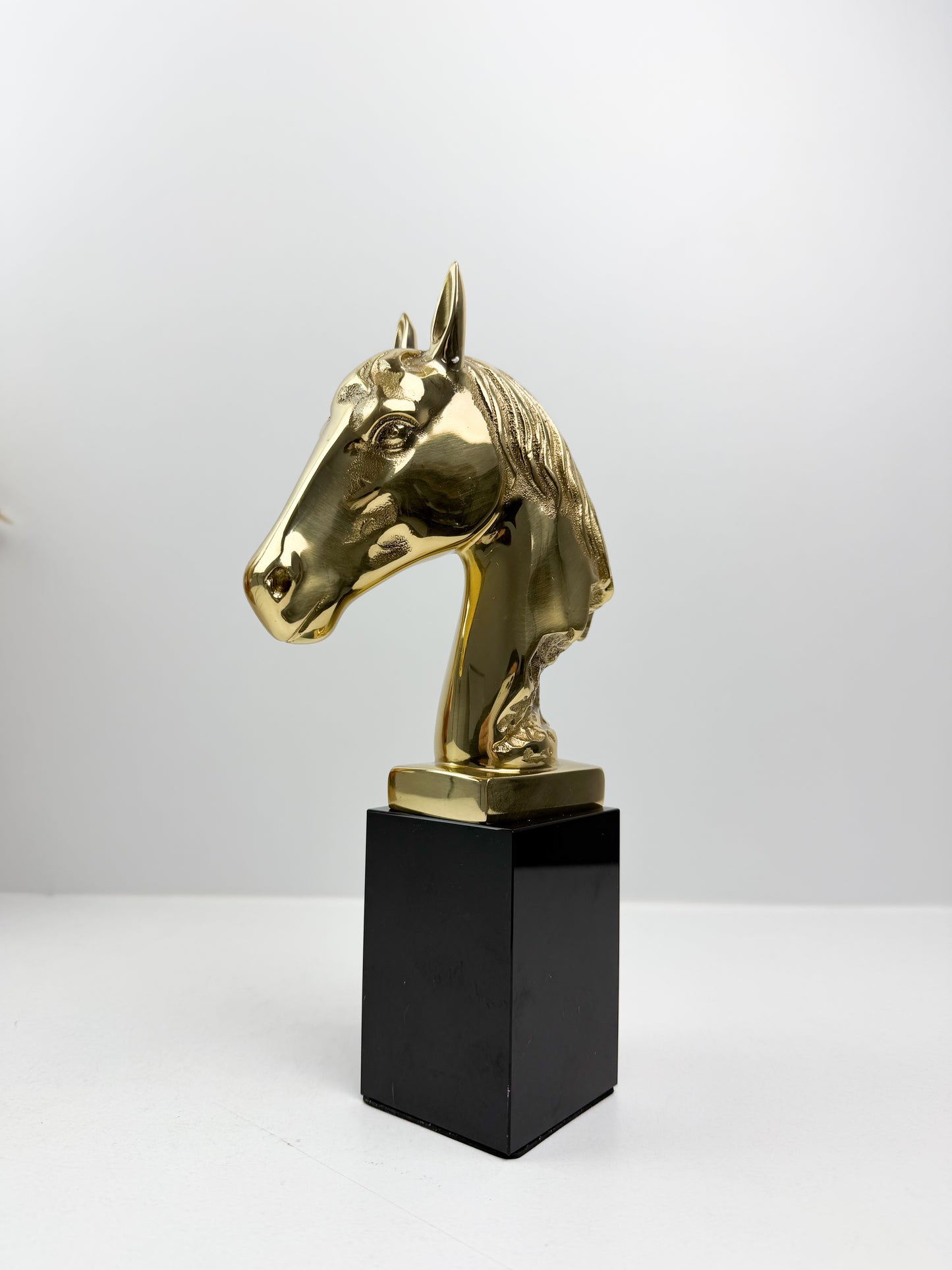 Statue de tête de cheval en dorée moderne