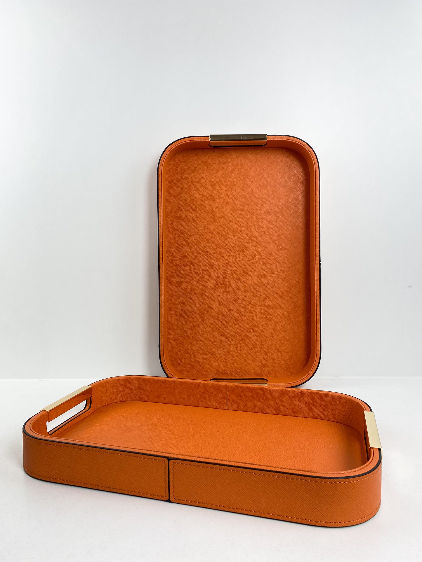 Ensemble de 2 plateaux en similicuir faits main avec poignée en doré(orange)